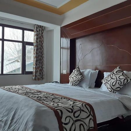 Hotel D Indian Kargil Eksteriør billede