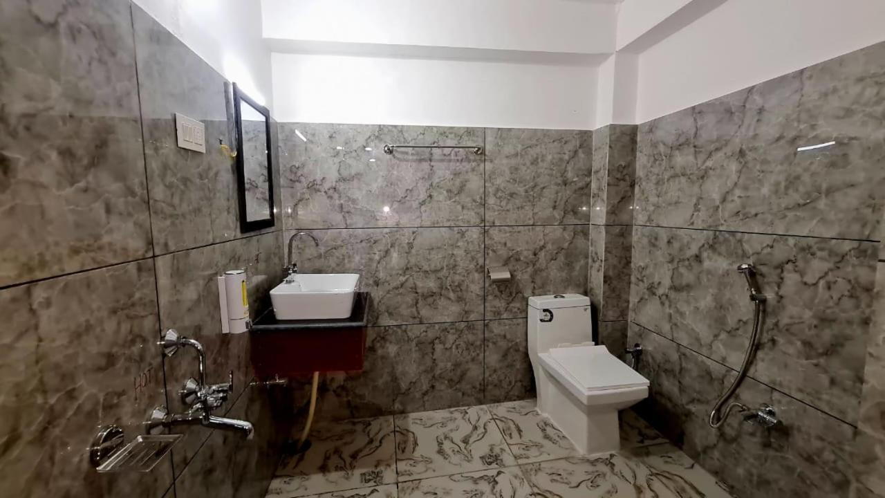 Hotel D Indian Kargil Eksteriør billede