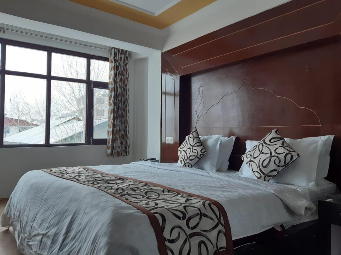 Hotel D Indian Kargil Eksteriør billede