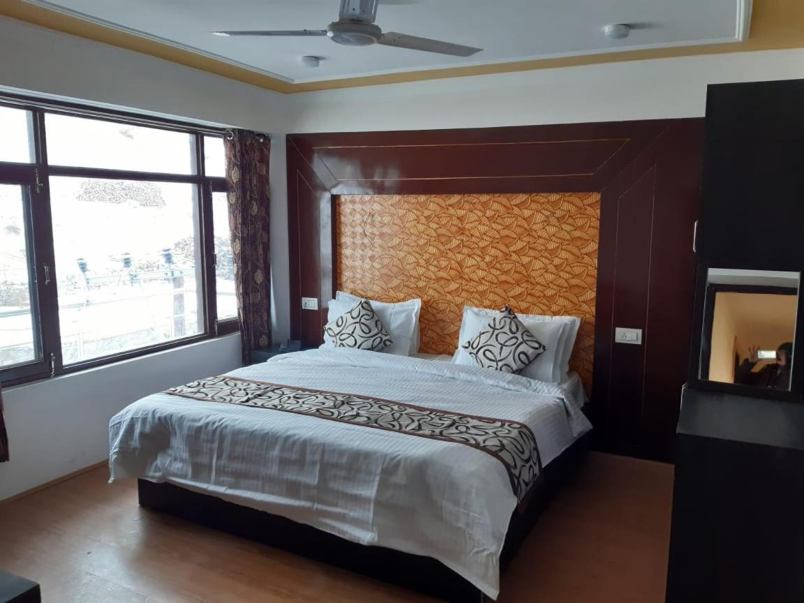 Hotel D Indian Kargil Eksteriør billede