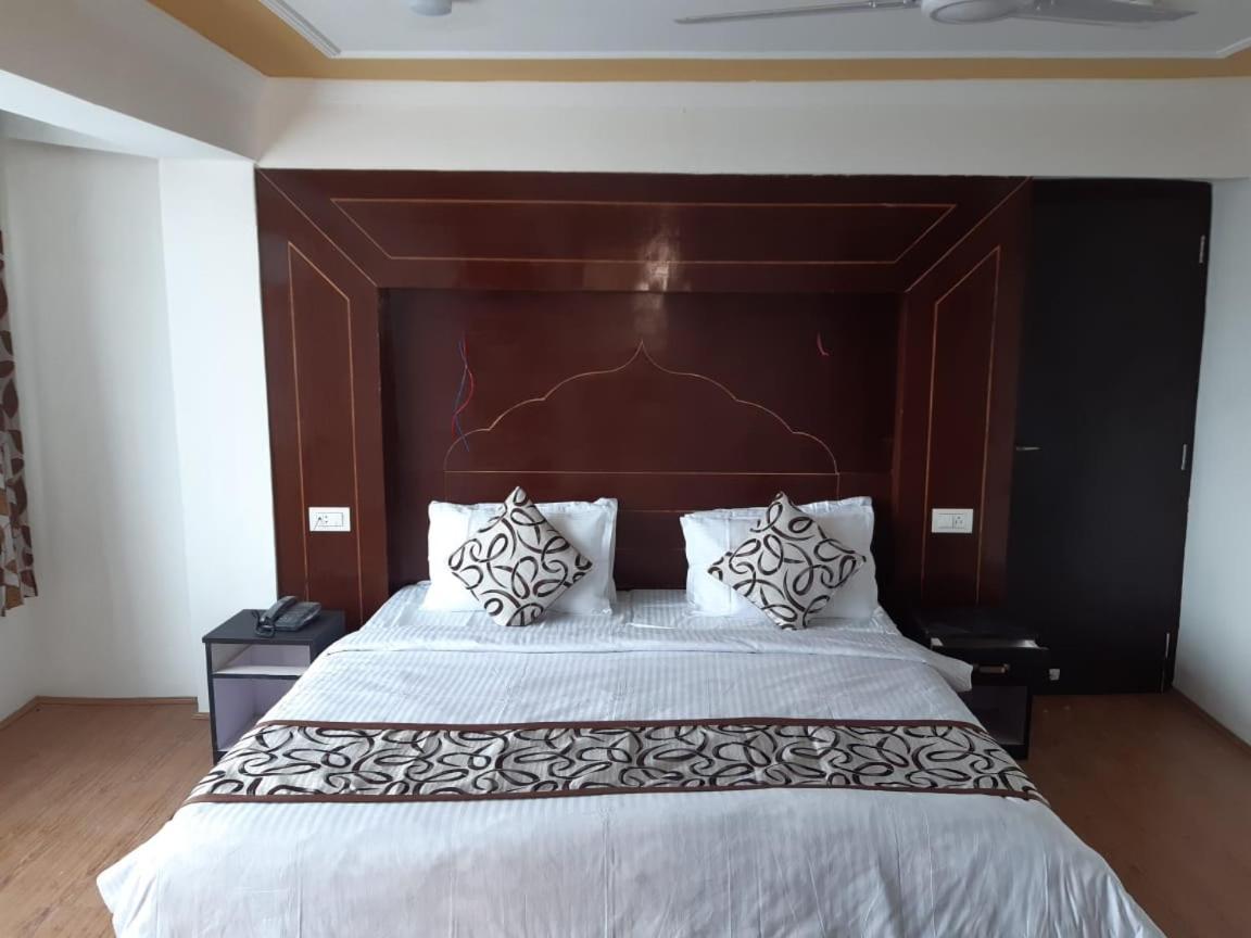 Hotel D Indian Kargil Eksteriør billede
